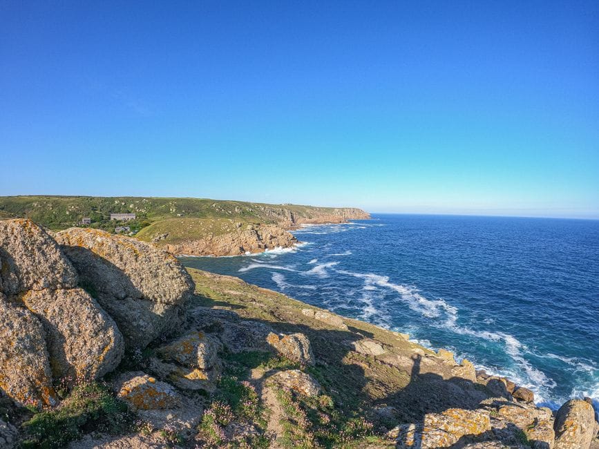 Wandelen langs de kust van Cornwall: kliffen, wind en zeelucht