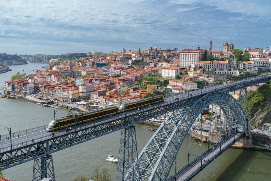 Porto in de herfst: stad van mist, tegels en port voor weinig geld