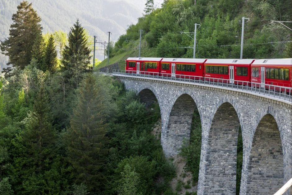 Met de trein door besneeuwd Zwitserland: de Bernina-lijn