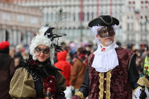 Carnaval in Venetie: maskers, mist en de stad zonder zomerdrukte