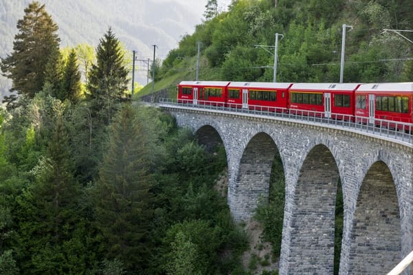 Met de trein door besneeuwd Zwitserland: de Bernina-lijn