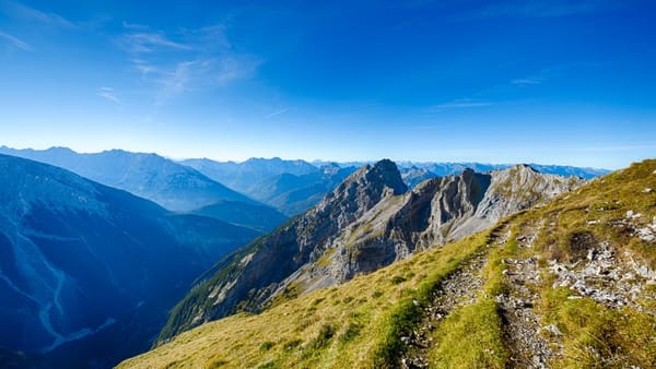 Wandelen in de Pyreneeen: bergmeren, beren en grenspaden